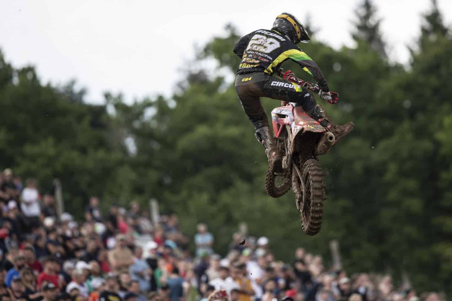 FIM Motocross-Weltmeisterschaft 2022 in Ernée - CROSS Flash - Ergebnisse MXGP Wertungsrennen 1 Henry Jacobi