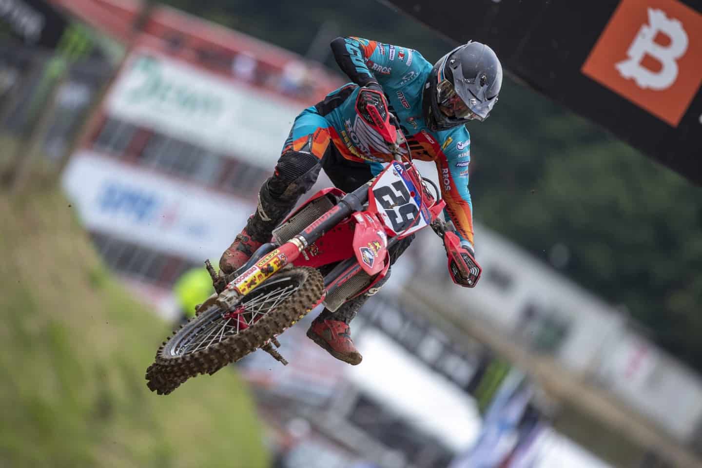 FIM Motocross-Weltmeisterschaft 2022 in Ernée - CROSS Flash - Ergebnisse MXGP Wertungsrennen 2 Henry Jacobi