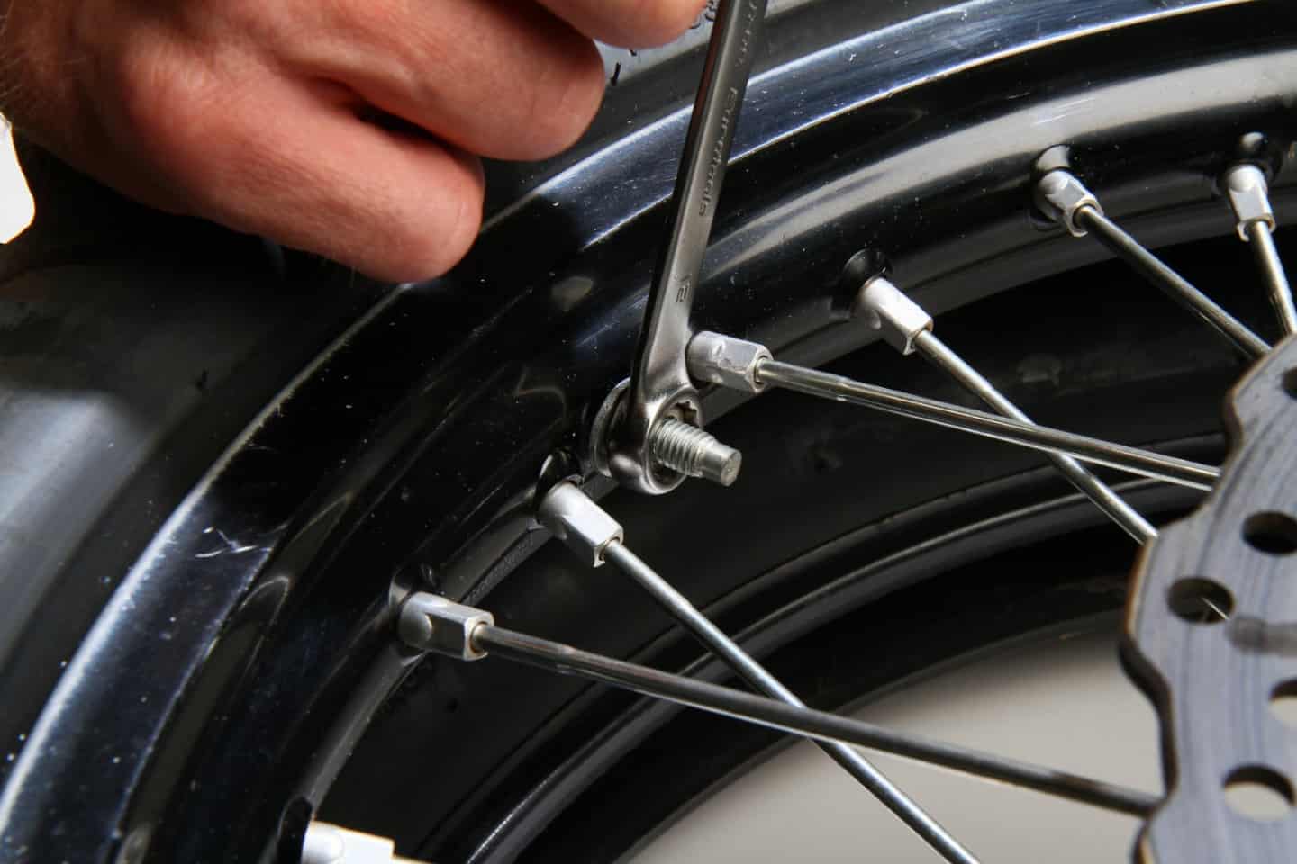 Pellnetausch - Reifenwechsel ohne Wutanfall - 02 Reifenhalter lösen