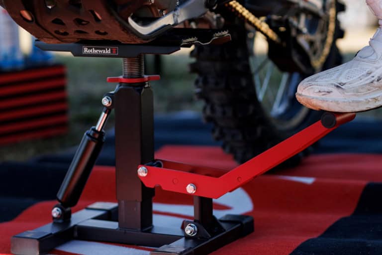 Der Hubständer von Rothewald lässt sich leicht bedienen und ist dabei noch sehr stabil gebaut!