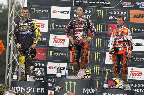 MX1-Siegerpodium mit Clement Desalle, Tagessieger Antonio Cairoli und Max Nagl