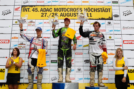 Filip Neugebauer als Laufsieger auf dem Podium