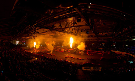 Feuriges Opening zum Auftakt des 29.ADAC Supercross in Stuttgart