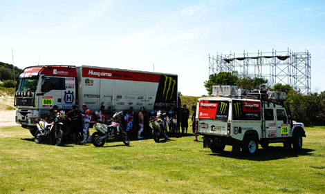 Mit Sack und Pack geht es für das Husqvarna Rallye-Team by speedbrain auf die 8391 Kilometer lange Dakar 2012