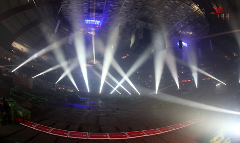 Vom spektakulären Opening über die Rennen bis hin zur ?Red Bull Freestyle-Show? könnt ihr die drei Tage des ADAC SX Dortmund live im Internet verfolgen