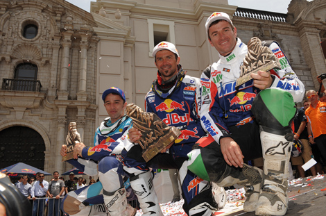 Die Top 3 der Dakar 2012: Helder Rodrigues, Gesamtsieger Cyril Despres und Marc Coma