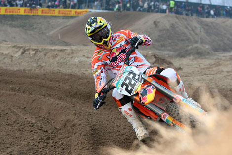 MX1-Dominator Antonio Cairoli