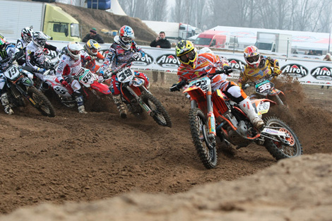 Nach einer frühen Führung sicherte sich Tony Cairoli den Sieg im MX1-Qualifikationsrennen.