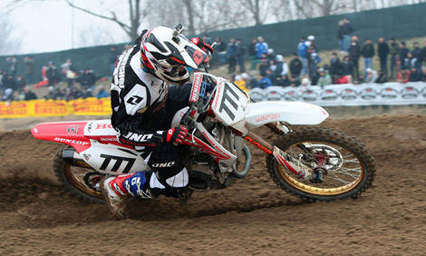 Evgeny Bobryshev konnte sich im dritten Rennen nach einem rundenlangenn Duell gegen Cairoli durchsetzen.