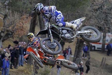 Duell zwischen Yamaha-Pilot Steven Frossard und MX1-Weltmeister Antonio Cairoli