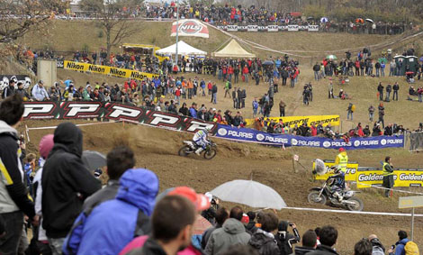 Regnerisch ging es auf der Rennstrecke des Moto Club Arco zu.