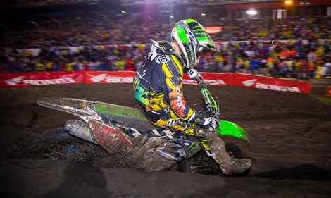Durfte nach der dritten Kurve dem Fahrerfeld durch Wasser und Schlamm hinterherhecheln: Ryan Villopoto.