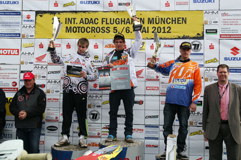 Die Top 3 des Tages im ADAC MX Youngster Cup: Brian Bogers, Tagessieger Lars Reuther und Rasmus Jorgensen.