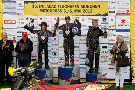 Brian Hsu auf dem obersten Treppchen des Laufsiegerpodiums.
