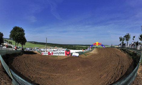 Ob die Fahrer auch in diesem Jahr wieder mit weitgehend sonnigen Witterungsbedingungen auf dem Circuit du Puy de Poursay von Saint Jean d´Angely rechnen dürfen, steht noch nicht ganz fest.