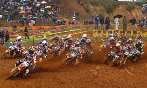 Von der Poleposition gestartet, gewann Jefrrey Herlings den Start zum ersten Wertungsrennen.