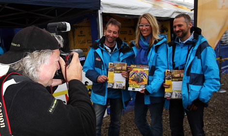 Dieter Porsch, Katrin Wustmann und Werner Schliefer von der Masters-Crew gehören immer wieder zu begehrten Fotomotiven bei den ADAC MX Masters.