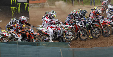 Start zum Qualifikationsrennen der Klasse MX1 - Rui Goncalves erwischt den besten Start