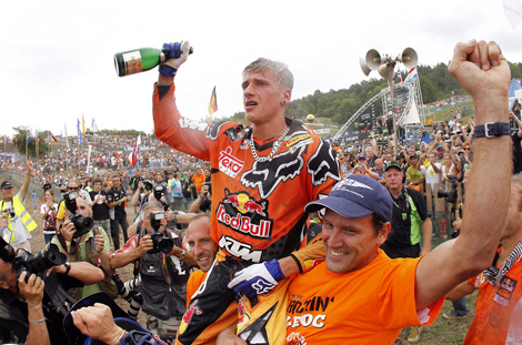 Der historische Augenblick: Ken Roczen eroberte am 04. September 2011 "Auf der Wacht" den MX2-Weltmeistertitel.