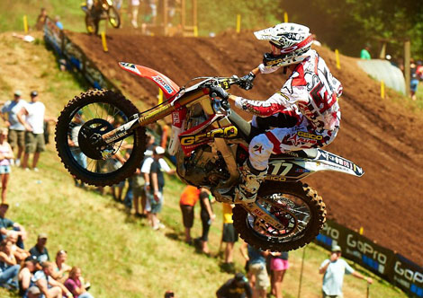 Eli Tomac musste sich im ersten Rennen seinem Teamkollegen Justin Barcia knapp geschlagen geben.
