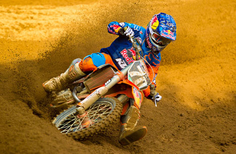 Ken Roczen fuhr im zweiten Wertungslauf von Southwick lange Zeit um den Laufsieg.