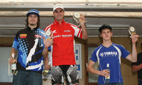 Die Top 3 in der MX2-Meisterschaft: Patrick Walther (2.), Champion Julien Bill und Andy Baumgartner (3.)