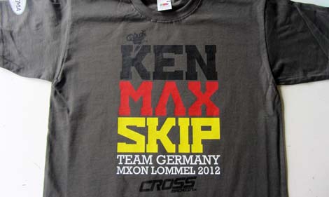 Am CROSS-Stand könnt ihr u.a. das "MXoN 2012 Lommel, Team Germany" Fan-T-Shirt erwerben.