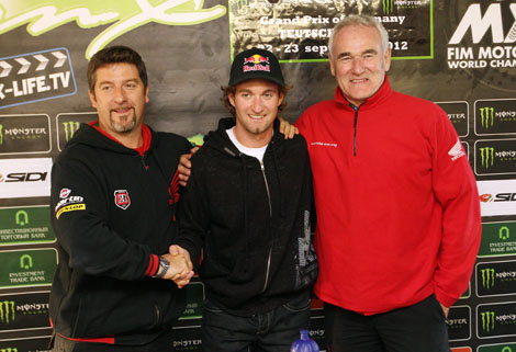 Honda World Motocross Team Manager Lorenzo Resta, Max Nagl und Roger Harvey gaben in Teutschenthal den 2-Jahres-Deal bekannt.