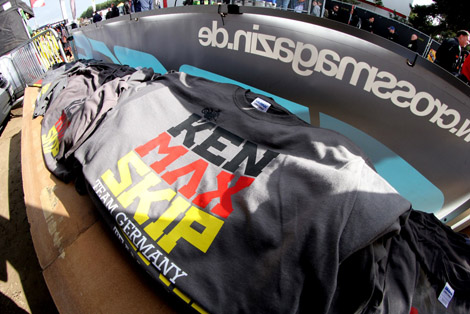 Das "Team Germany" Fan-T-Shirt gibts nur am Stand des CROSS Magazins.