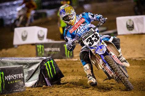 Josh Grant schnappte sich beim Neustart des ersten Rennens den Holeshot.