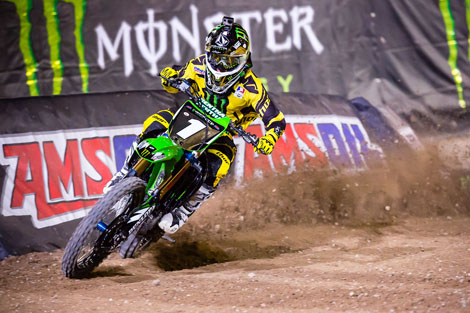 Nach einer frühen Führung dominierte Ryan Villopoto den ersten Wertungslauf.