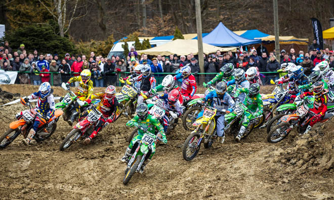 Start zum ersten Wertungslauf - Filip Neugebauer holte den Holeshot