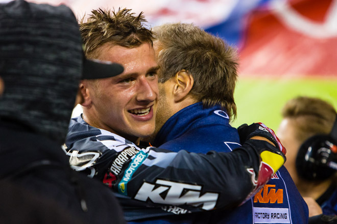 So möchten wir gern Ken Roczen nach dem 250SX-Mainevent in Salt Lake City jubeln sehen. Also Daumen drücken!