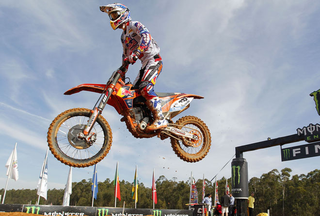 Tony Cairoli gewann Lauf 2 mit einem Start-Ziel-Sieg.