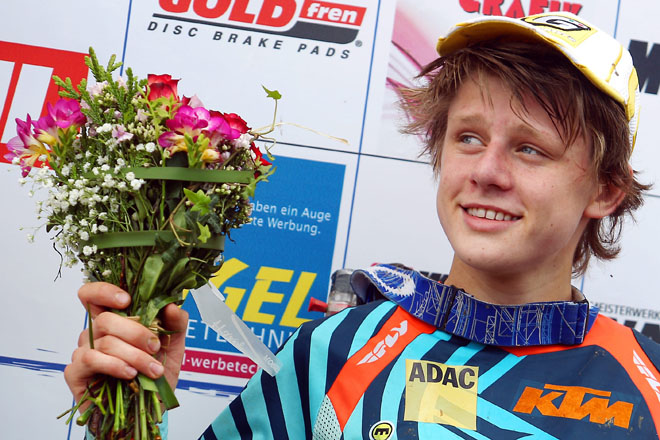 Blümchen für Stefan Ekerolds dritten Platz im ersten Wertungslauf.