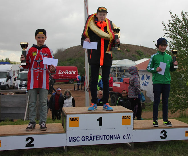 Das Tagespodium der DM 85: Vincent Gallwitz (2.), Tagessieger Nico Adler und Tim Rene Neumann (3.).