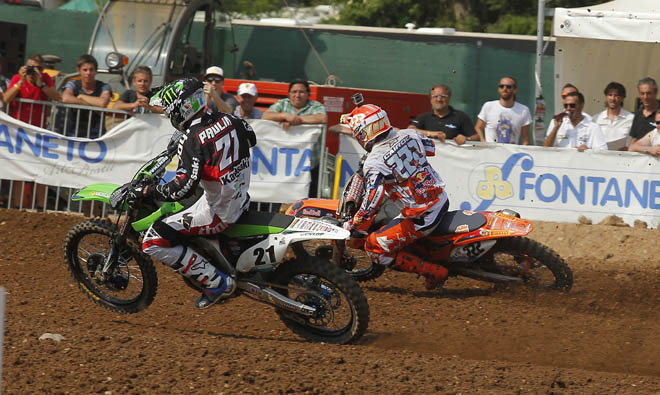 Kopf-an-Kopf-Duell zwischen Gautier Paulin und Antonio Cairoli.