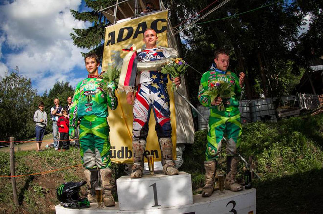 Angus Heidecke auf dem obersten Treppchen des Siegerpodiums