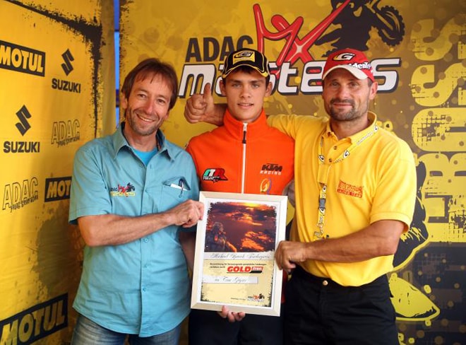 Tim Gajser (Bildmitte)  wurde für seinen Einsatz im ADAC MX Masters belohnt.