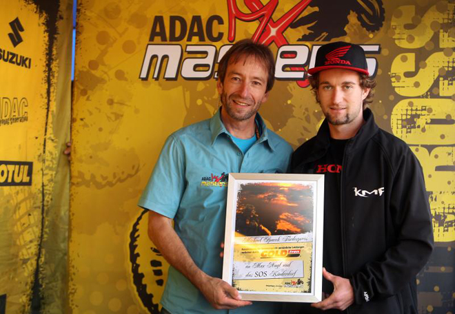 Max Nagl (rechts) wurde für seine sportlichen Qualitäten und sein soziale Engagement geehrt.