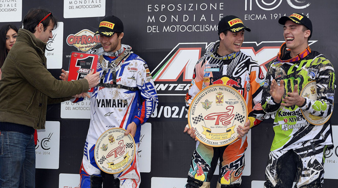 Das Podium der MX2: Christophe Charlier , Sieger Jordi Tixier  und Alessandro Lupino.