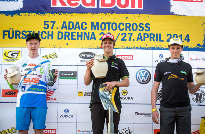Jorge Zaragoza als Sieger auf dem Podium