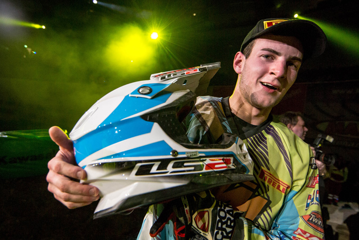 Der deutsche Motocross-Star Dennis Ullrich vertraut auf den LS2 MX456.