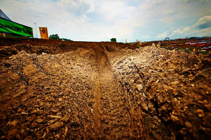 Tiefe Spurrillen  auf dem Muddy Creek Raceway 