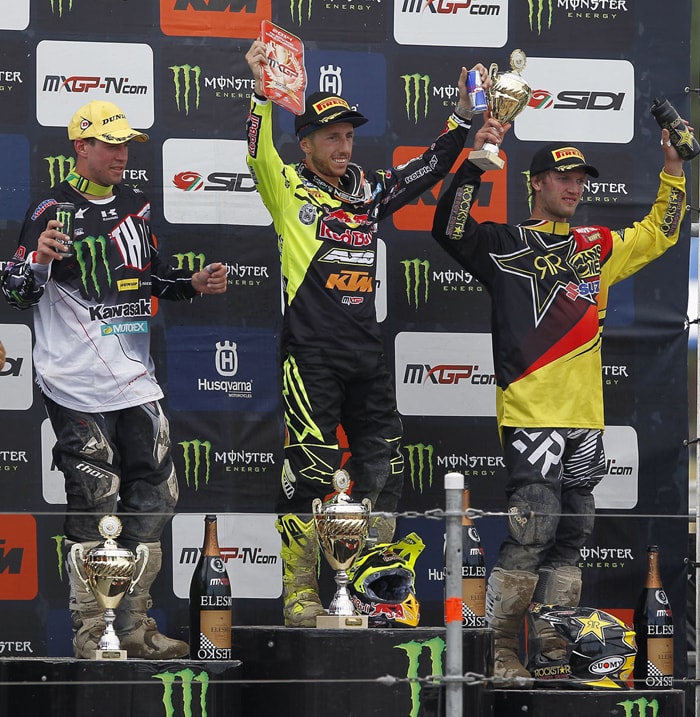 Das MXGP-Tagespodium von Hyvinkää mit Steven Frossard, Antonio Cairoli  und Kevin Strijbos (v.l.)