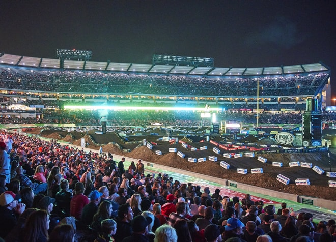 Die SX-Arena im Angel Stadium.