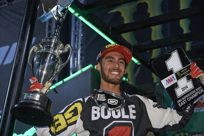 Nach seinem Triumph 2014 in diesem Jahr der Gejagte mit der #1 am Bike: Justin Bogle