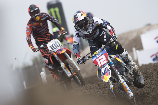 Max Nagl vor Tommy Searle.