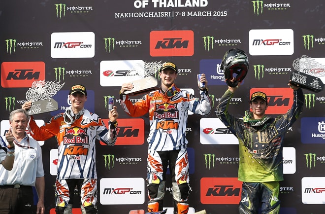 Das MX2-Tagespodium in Thailand  mit Pauls Jonass, Tagessieger Jeffrey Herlings und Dylan Ferrandis (v.l.) 