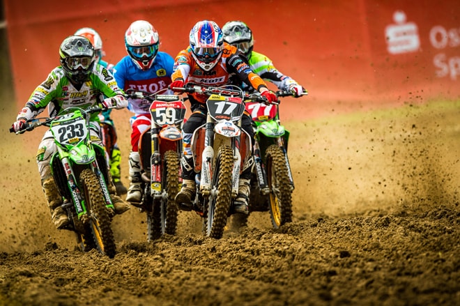 Stefan Ekerold (#17) ging mit einem Holeshot in den ersten Lauf. 